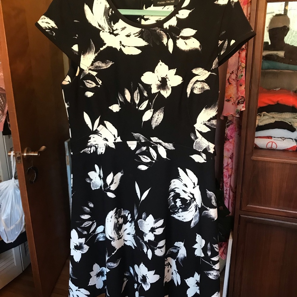 Black and White Floral 🌺